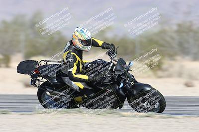 media/Dec-01-2025-Moto Forza (Mon) [[2daa91e15f]]/3-Beginner Group/Session 2 (Turn 7 Inside Pans)/